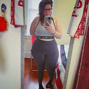 Meet your Posher, Claudia m.